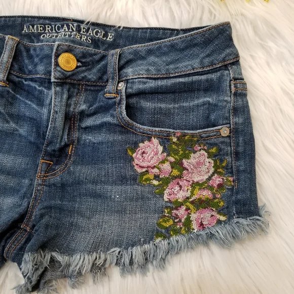 AMERICAN EAGLE Blue Shorts With Flowers Stretch SIZE 4. - Picture 5 of 16